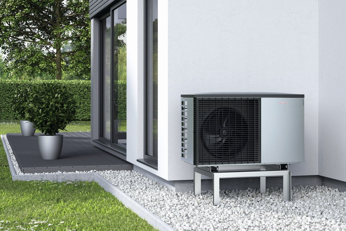 R290 heat pump installation outside Australian home